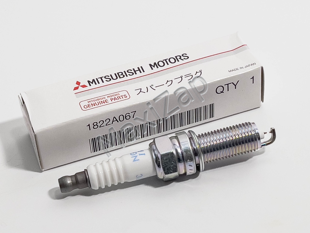 1822A067 MITSUBISHI Свеча зажигания DILKR7C11